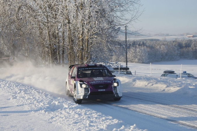 Prieš "Halls Winter Rally 2015" ralį – lenktynininkų gerumo akcija