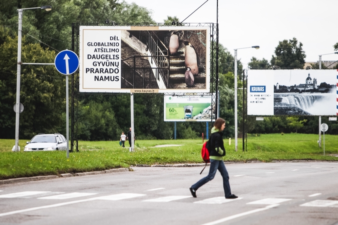 Tuščius stendus Kaune užpildo socialinė reklama