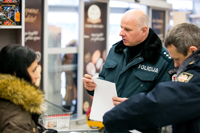 Prekiautojai pirotechnika pavargo mokėti baudas
