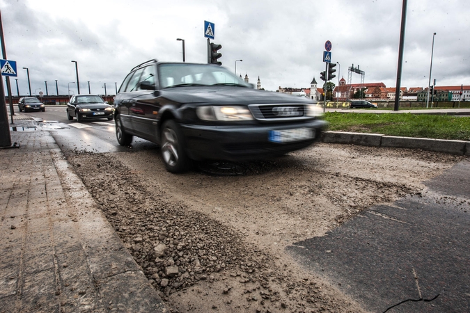 Veiverių gatvė vairuotojams nebekelia pavojaus