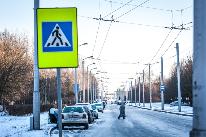 Žongliravimas kelio ženklais: kur dėti automobilius? 
