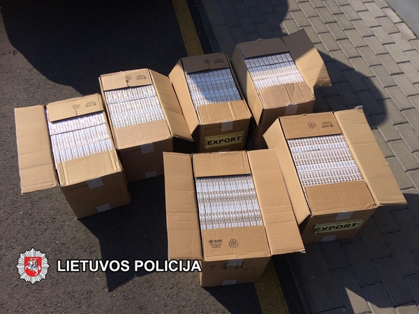 Sulaikyta 3 tūkst. pakelių nelegalių cigarečių gabenusi mergina