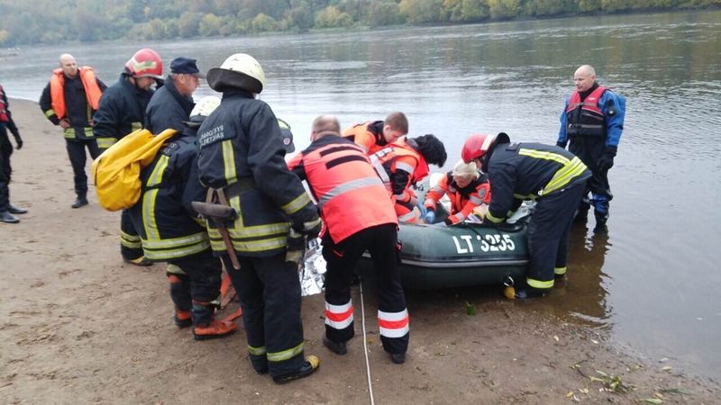 Dramatiška operacija: išgelbėta nuo Trijų mergelių tilto nušokusi mergina