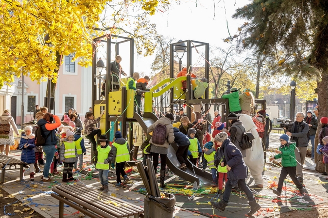 Dovana Vilniui – nauja vaikų žaidimo aikštelė S. Moniuškos skvere