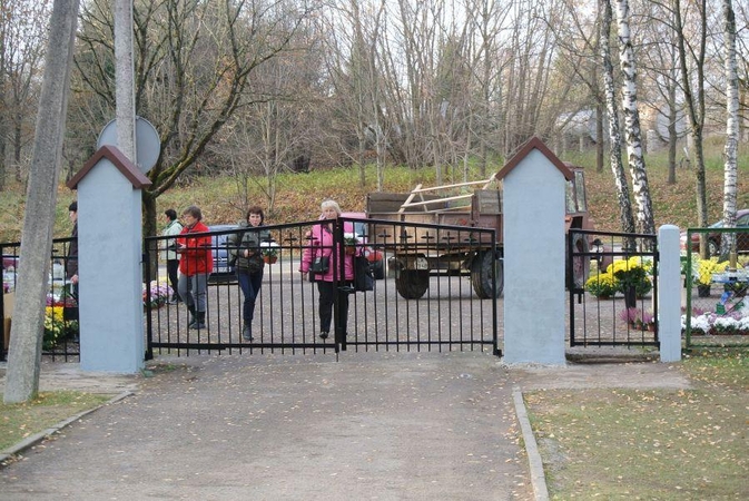 Vilkijos kapines padėjo atnaujinti ir bedarbiai