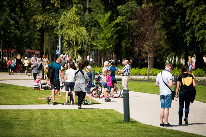 Vasarą vilniečiai galės sportuoti ir Lukiškių aikštėje