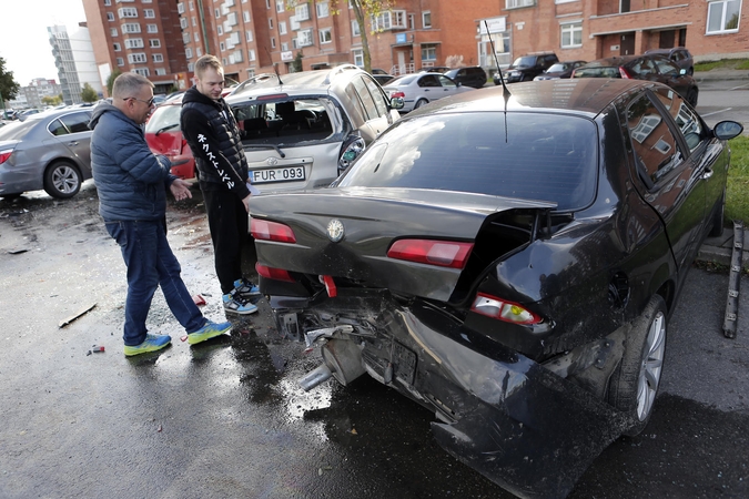 Baltarusis sumaitojo septynis automobilius ir sulaukė penkių eurų baudos