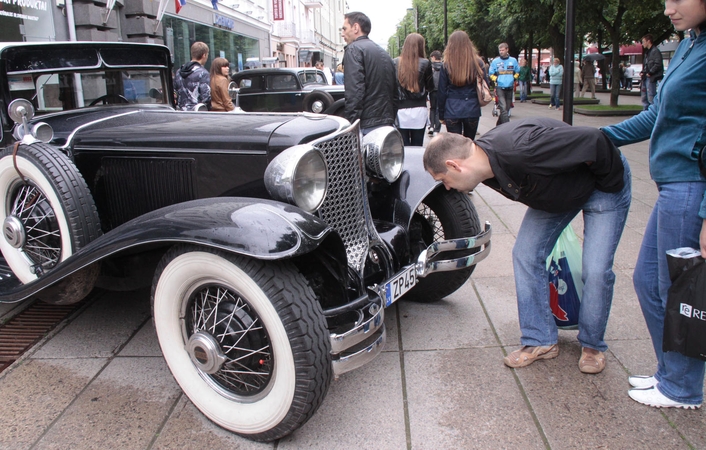 Senoviniai automobiliai nepalieka abejingų