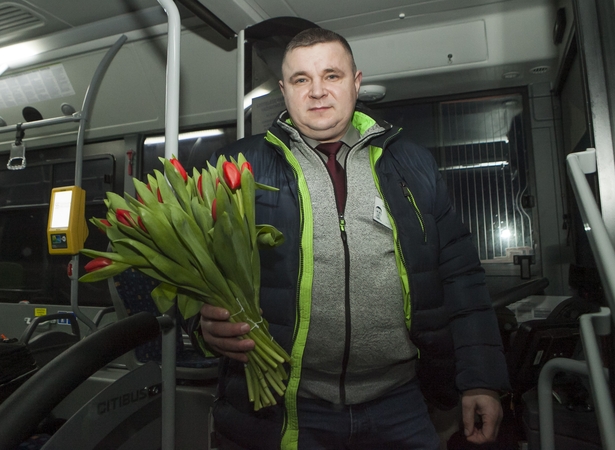 Kovo 8-osios rytą miesto transporte – staigmena moterims