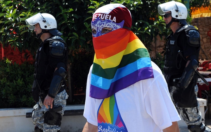 Juodkalnijoje pirmąjį gėjų paradą sutrikdė audringi protestai