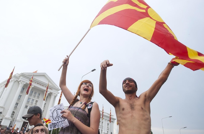 Makedonijoje gilėja politinė krizė: protestuotojai spaudžia premjerą atsistatydinti
