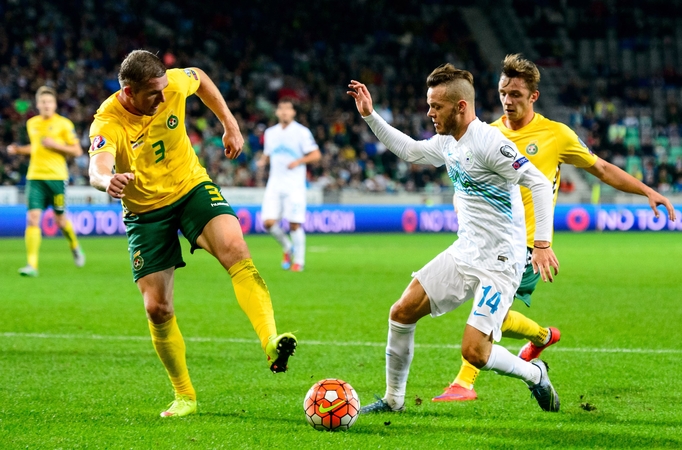 Lietuvos futbolininkai svečiuose pasidalijo po tašką su slovėnais