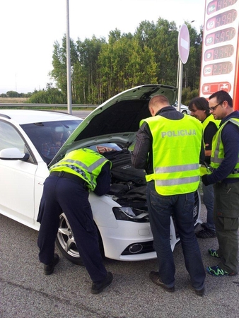Per tarptautinę operaciją sulaikyta 15 vogtų automobilių