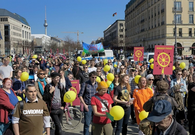 Romų menas su drugelio randu