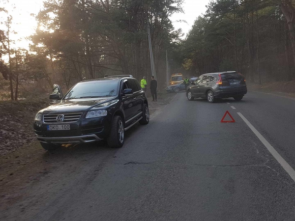 Šilainių plente susidūrė "Audi" ir BMW