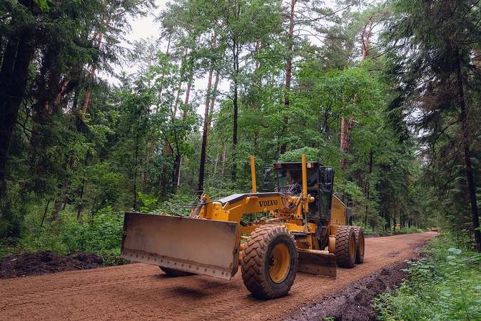 Kleboniškio miške pluša kelininkai – atnaujinami dviračių ir pėsčiųjų takai