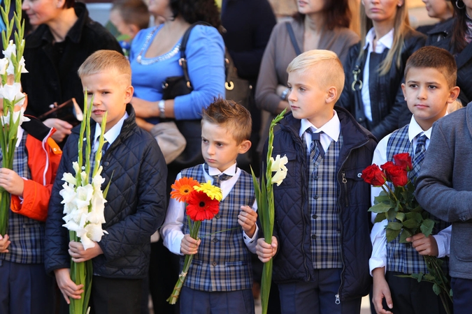 Mokyklose skamba pirmasis skambutis