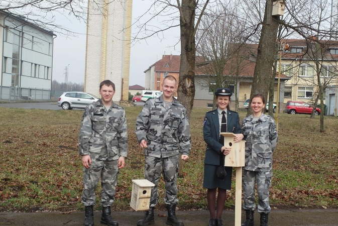 Inkilus kėlė ir policijos pareigūnai