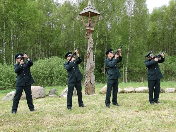 Prie trijų valstybių sandūros – ir Varėnos pasieniečių stogastulpis