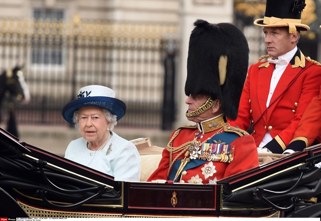 Britų karališkieji asmenys atšventė karalienės 88-ąjį gimtadienį