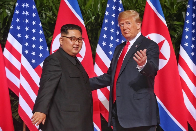 D. Trumpas ir Kim Jong Unas pasirašė svarbų dokumentą: paaiškėjo jo detalės