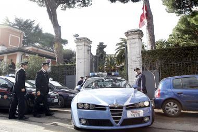 Šveicarijos ambasadoje Romoje sprogus siuntinyje paslėptai bombai, sužeistas žmogus (papildyta)