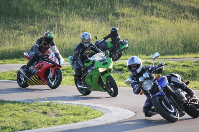 Kur praktikuotis motociklų, motorolerių ir mopedų vairuotojams?
