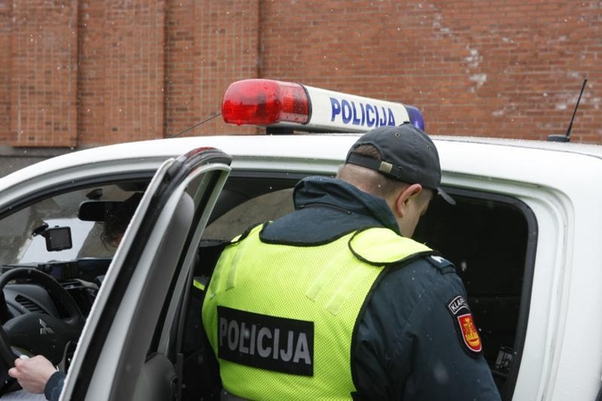 Iš avarijos vietos pabėgusių jaunuolių mašinoje - vogti daiktai
