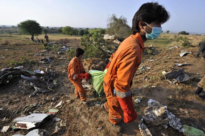 Visi 127 skridusieji Pakistano lėktuvu žuvo