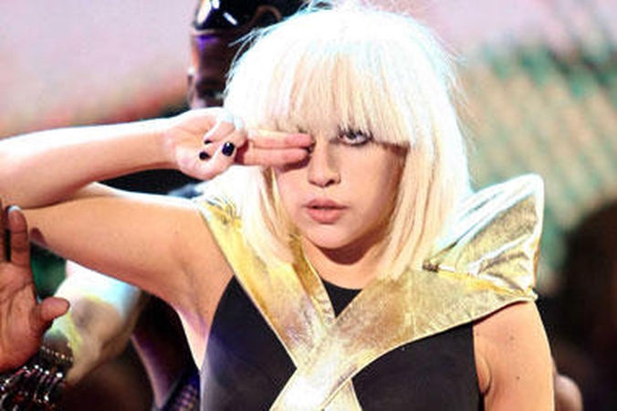 Lady Gaga ragina protestuoti prieš cenzūrą
