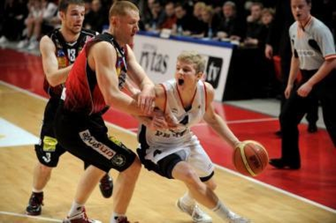 "Lietuvos rytas" sudarė sutartį su gynėju P.Dambrausku