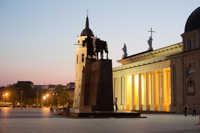Sostinės Katedros aikštėje - lauko kavinės ir pramogos 