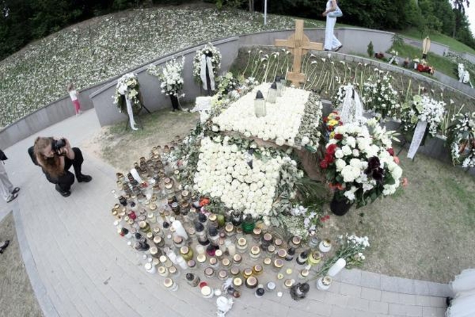 Artimiausiu metu bus sutarta dėl A.M.Brazausko kapo paminklo konkurso reikalavimų
