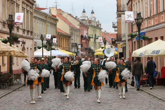 Kauno senamiestis skelbia vasarą