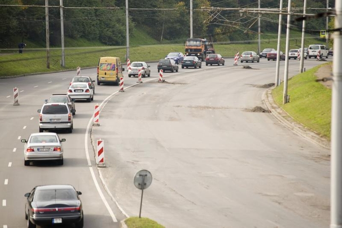 Imamas lopyti labiausiai pažeistas greitkelio A1 asfaltas