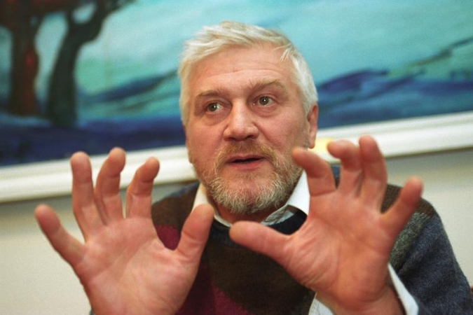 Spektaklis „Visuomenės priešas“: kaip visuomenė bendrauju su žmogumi 