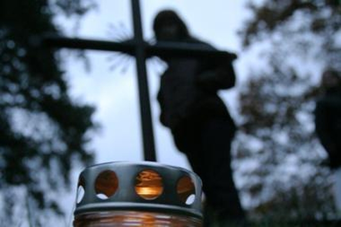 Moterį apiplėšė Rokantiškių kapinėse