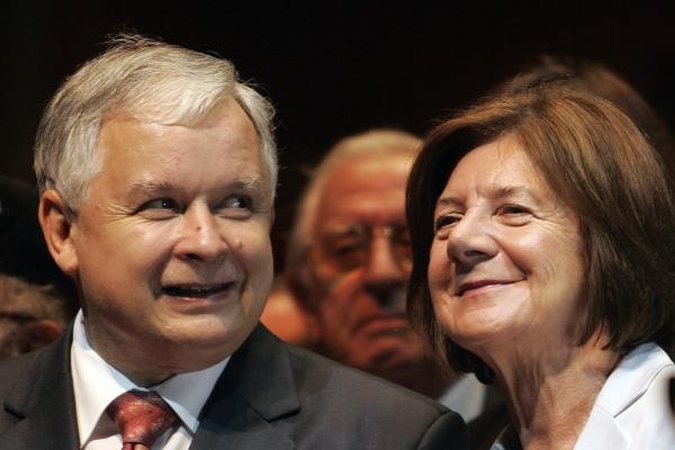 Pagal žiedą atpažintas žuvusios pirmosios Lenkijos ponios kūnas