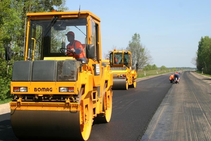 Daliai transporto priemonių siūloma mažinti kelių naudotojo mokestį