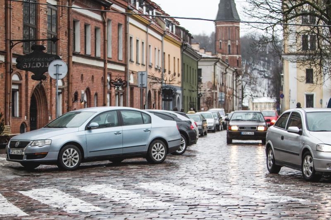 Rotušės aikštėje už automobilių statymą teks mokėti iki 21 val.