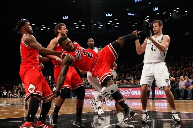 L. Dengo ir J. Noah vedama „Bulls“ ekipa išlygino serijos rezultatą