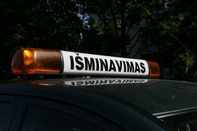 Klaipėdietis savo kieme rado minas