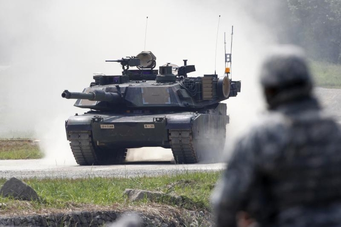 JAV tieks Irakui naikintuvų, tankų ir artilerijos pabūklų