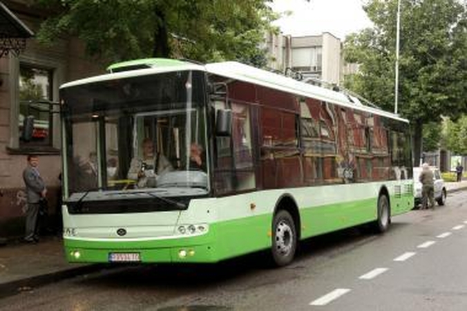 Kauniečiai kviečiami įvertinti naują troleibusą (papildyta)
