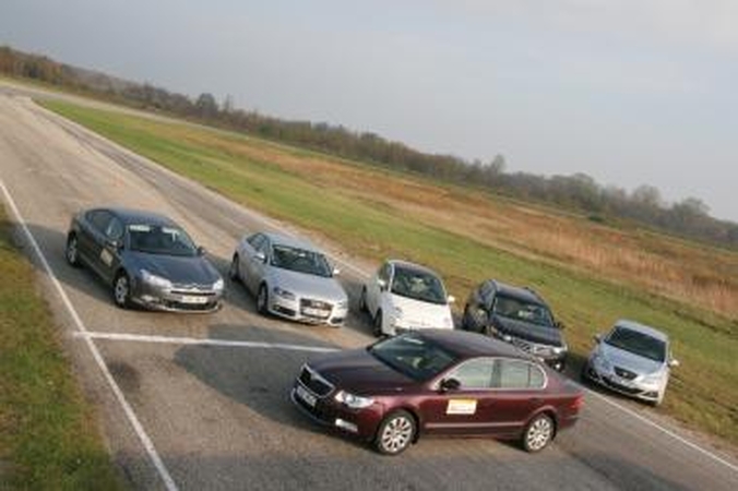 Naujasis „Škoda Superb" šluojasi apdovanojimus