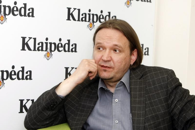 N. Lendraitis nesigaili neapsivilkęs sutanos