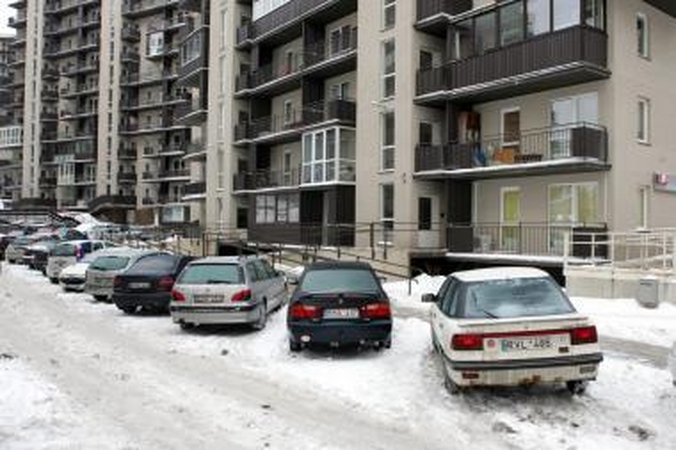 Daugiabučių kiemai vis dar laukia sniego valymo mašinų