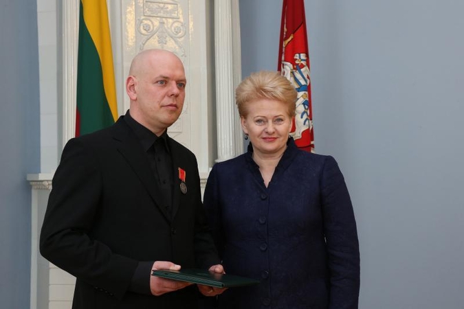 D. Grybauskaitė „Už nuopelnus Lietuvai“ medaliu apdovanojo Svarą