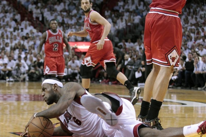 Antausis NBA čempionams: „Bulls“ patiesė „Heat“