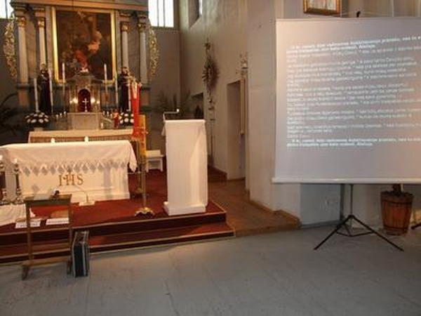 Bažnyčioje kunigą padegęs vyras suimtas dviem mėnesiams